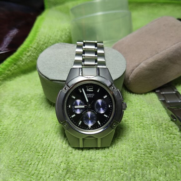 4 watches 3 Casios and A Forsinig automatic - Picture 13 of 16